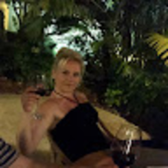 Meet your Posher, Dionne - Picture 1 of 1